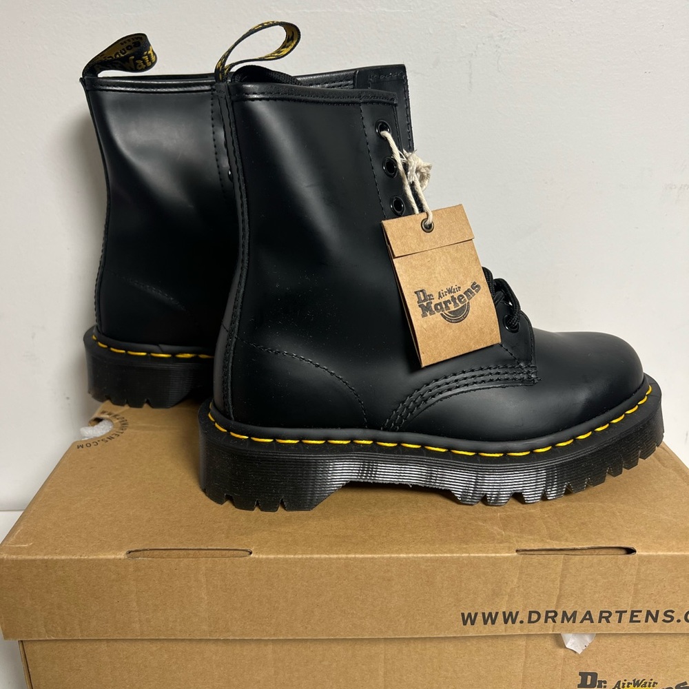 Dr. Martens 1460 BEX SMOOTH LEATHER LACE UP BOOTS